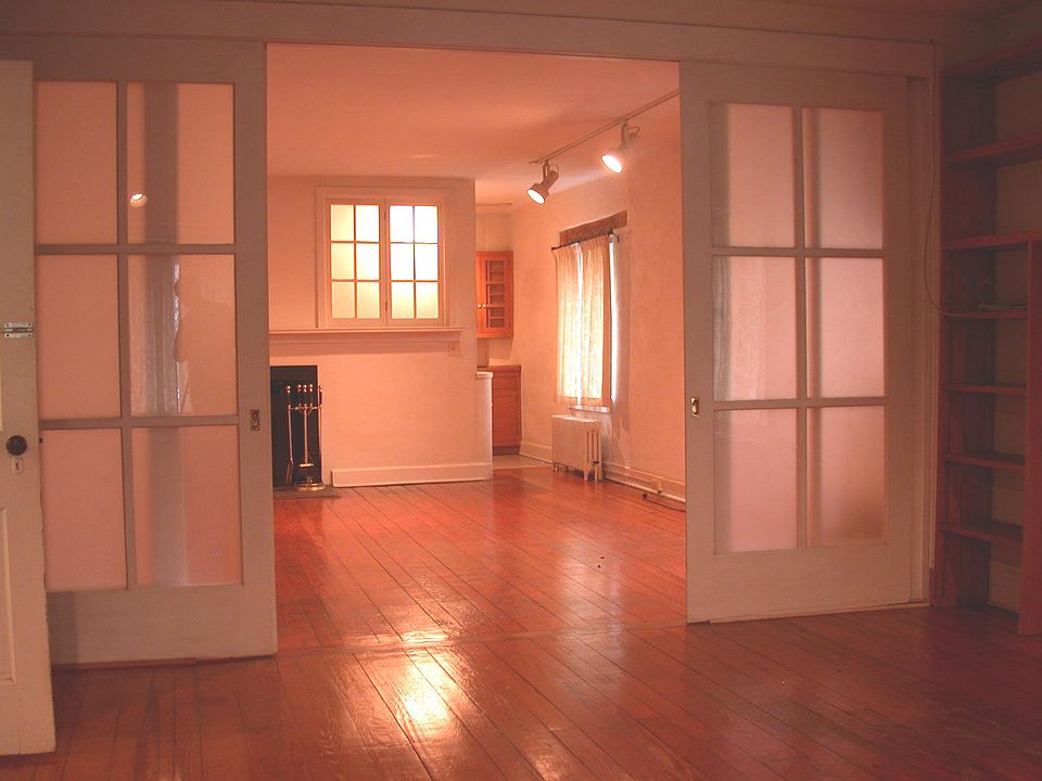 1st image of 2423 Pickwick Rd