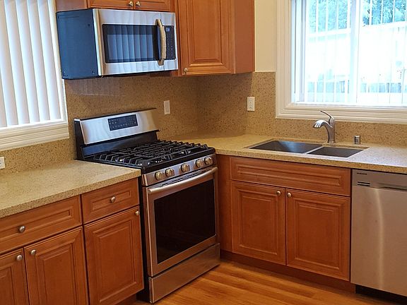 4th image of 1348 Navarro Dr