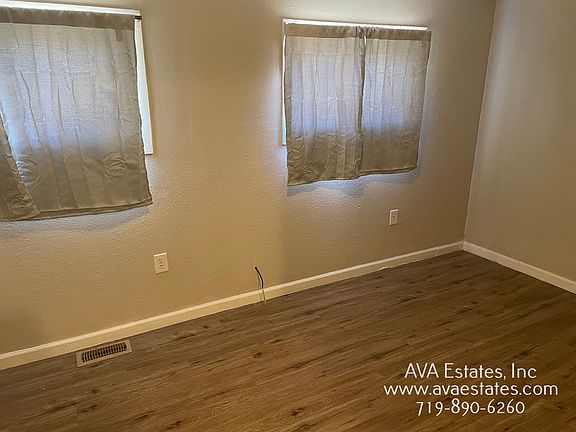 5th image of 910 E 13th St
