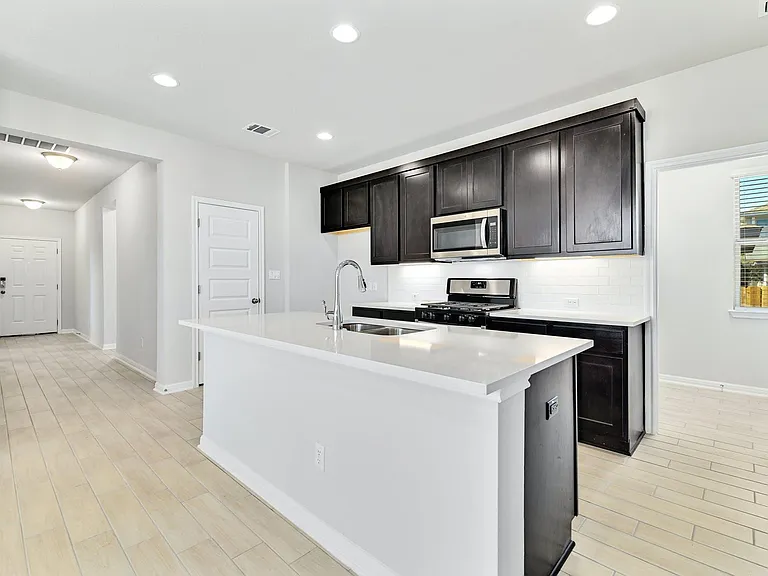 1021 Kerrwood Way — Photo 6
