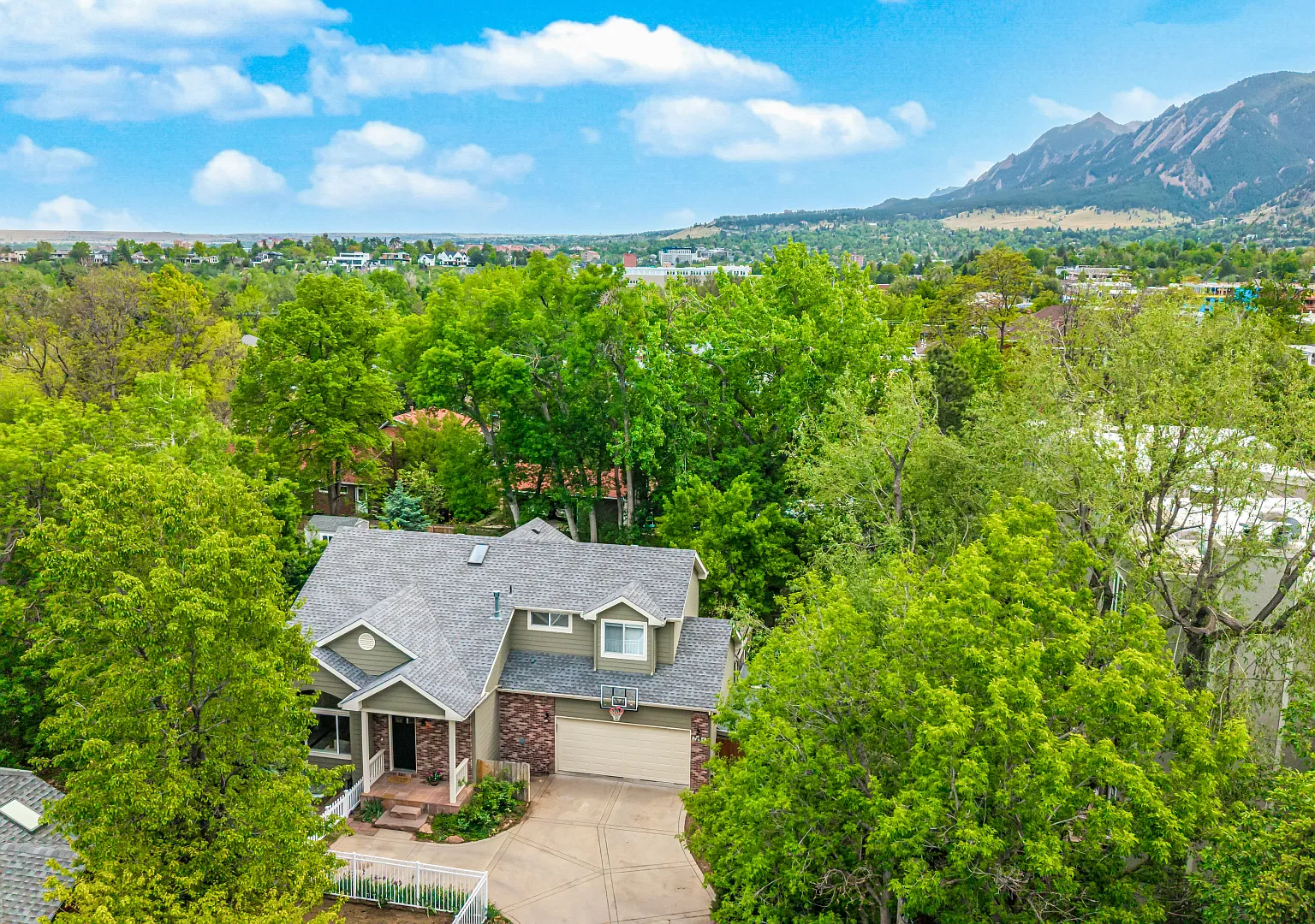 4 bed, 3.5 bath, 2379 sqft, $8,000 — Photo 1
