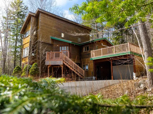 384 Lockview Rd, Fall River, NS B2T 1J1