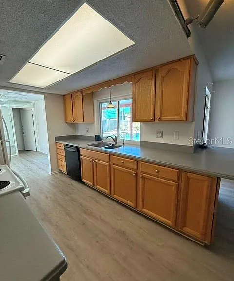 1884 Yale Dr — Photo 16