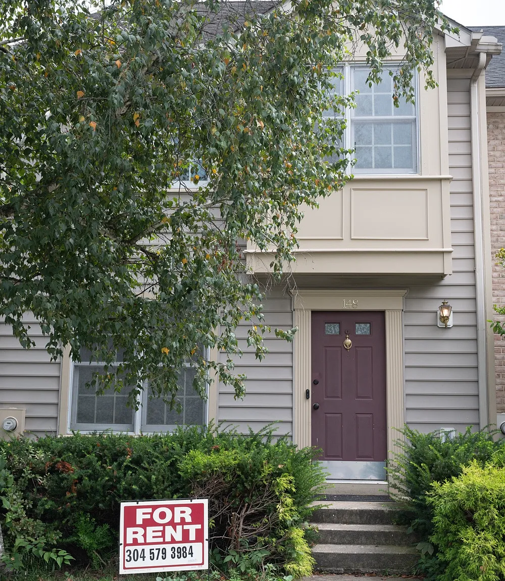 3 bed, 1832 sqft, $1,900 — Photo 1