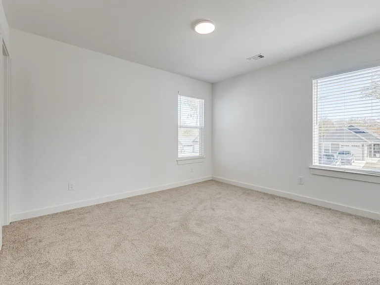 1035 Ray Dr — Photo 10