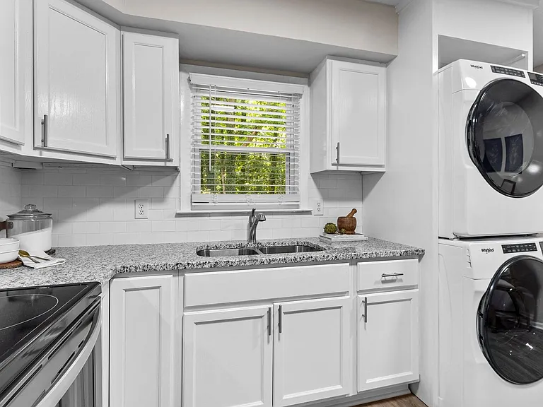 300 E McPherson Dr — Photo 19