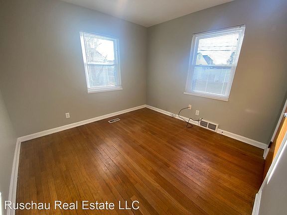 5th image of 2705 Whittier Ave