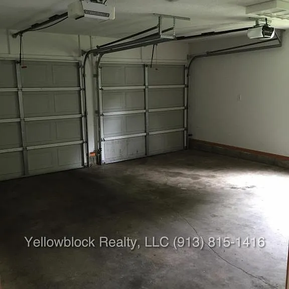 2311 W 79th St — Photo 15