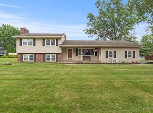 3 Valley View Dr, Brockport, NY 14420