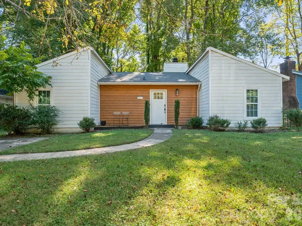 5812 Rock Hollow Dr, Charlotte, NC 28212