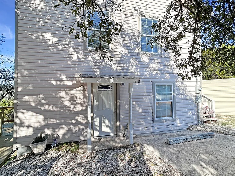 721 Ramblewood Dr #B — Photo 10