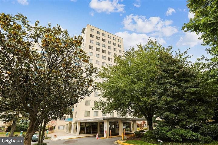 1st image of 10201 Grosvenor Pl APT 1206