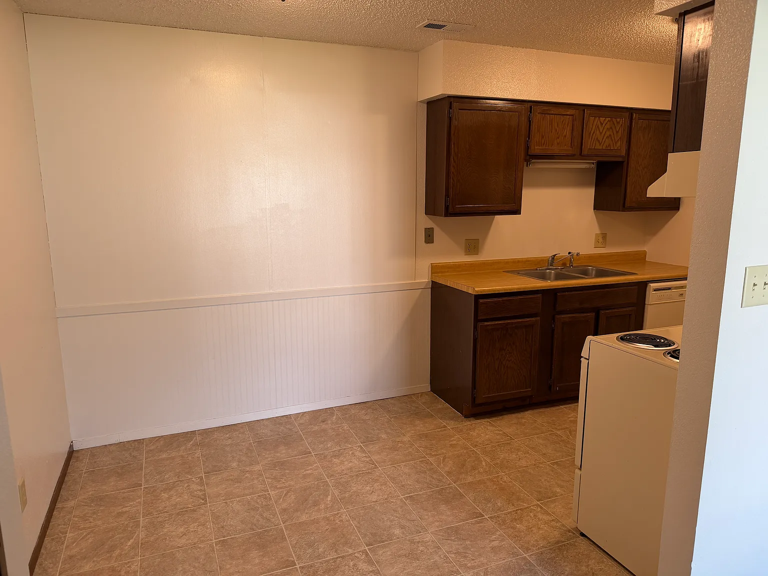 2 bed, 850 sqft, $750 — Photo 2