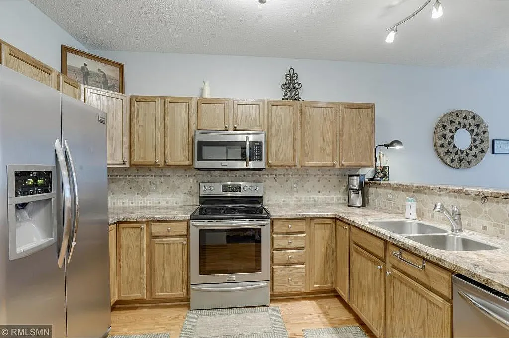 2 bed, 1348 sqft, $1,950 — Photo 3