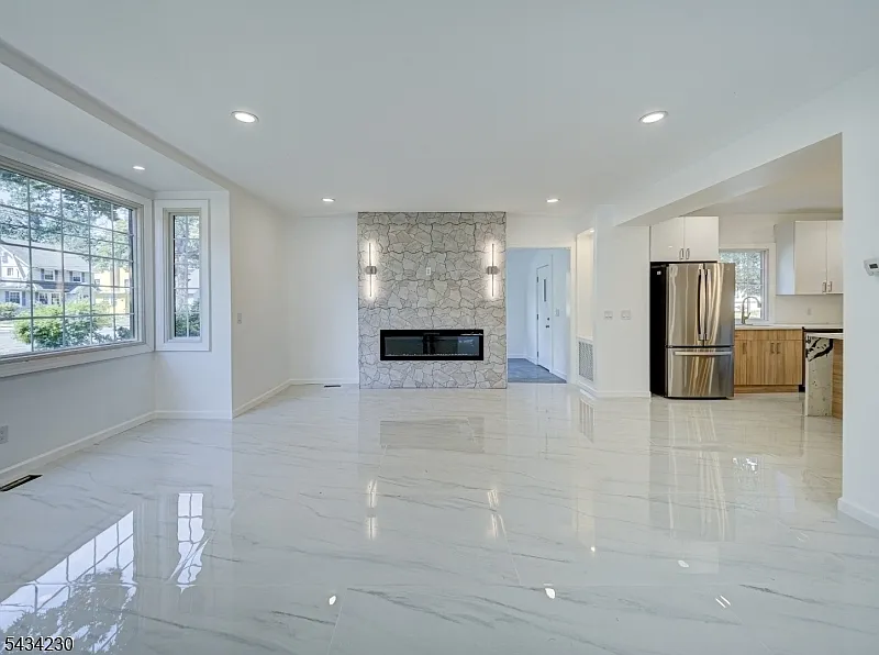 4 bed, 5.0 bath, $5,500 — Photo 2