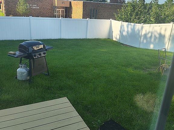 3rd image of 6828 Westview Dr