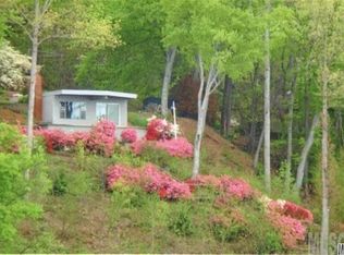 104 Bridge Pointe Ln, Hickory, NC 28601