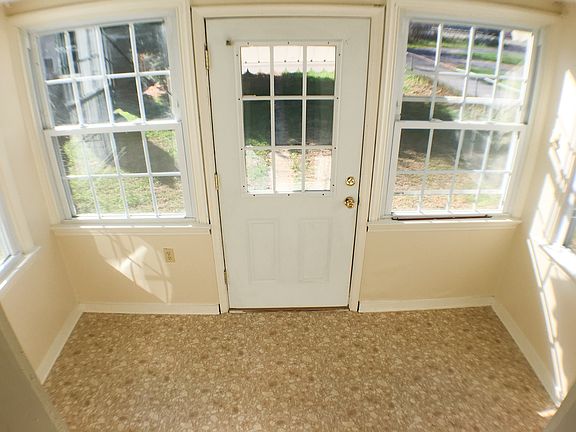 3rd image of 529 W Wilson Blvd