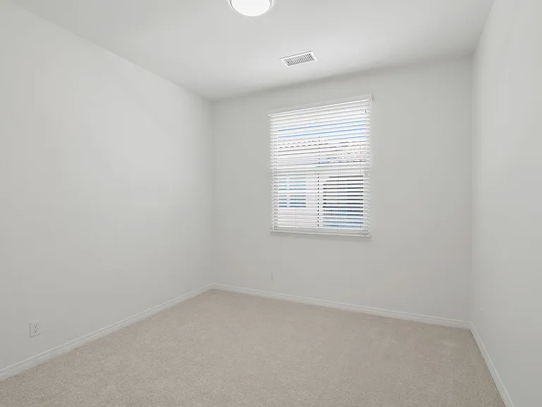 82 Parkwood — Photo 22