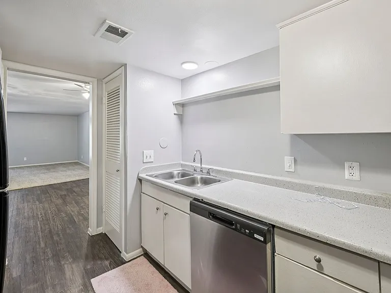 Premier Gardens Apartments — Photo 18