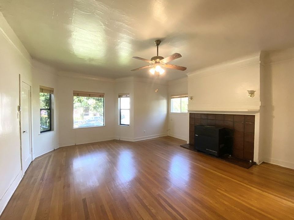 1st image of 2735-2737 Benvenue Ave #1