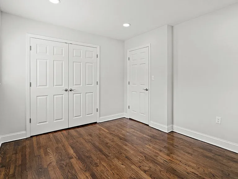 Riverview Manor Apartments — Photo 12