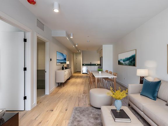 4th image of 1700 Oak Ave #205