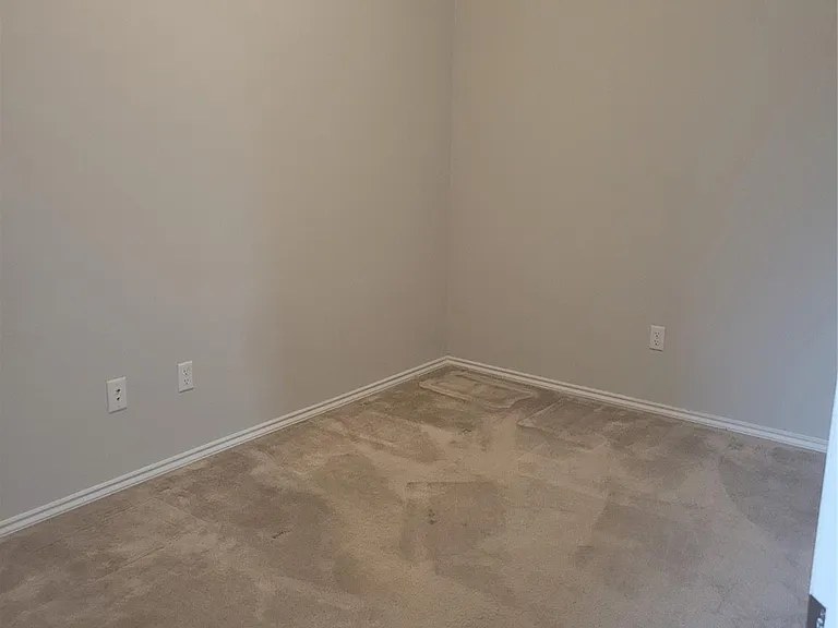 221 Compania Dr — Photo 17