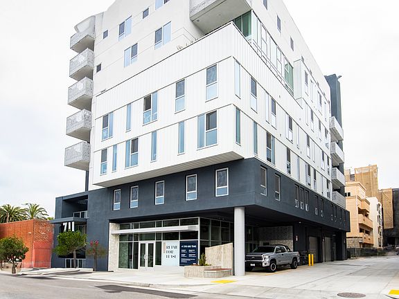 711 Colorado Building Exterior
