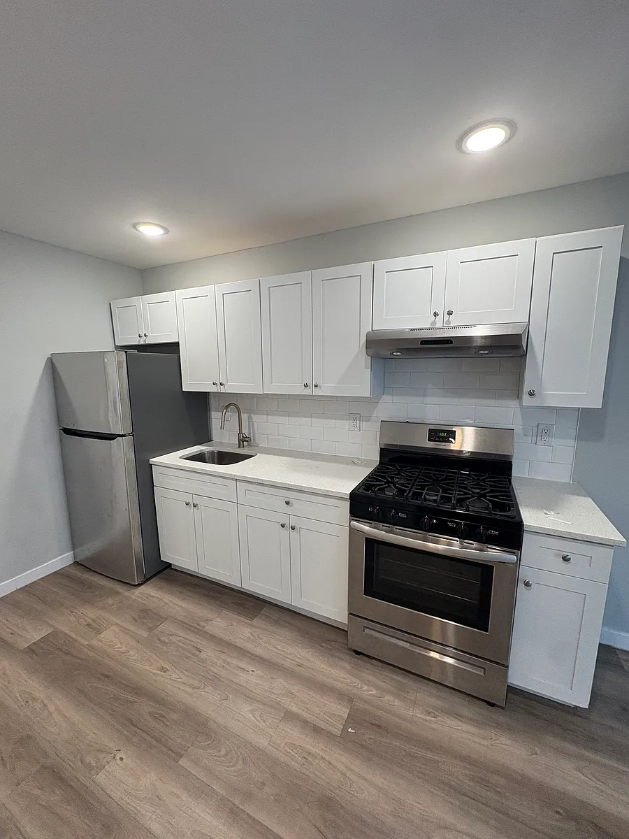Building Photo - 96 16th Ave #106