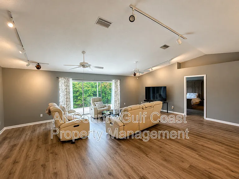 105 49th Ct E — Photo 3