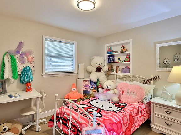 4th image of 2524 Anastasia Dr