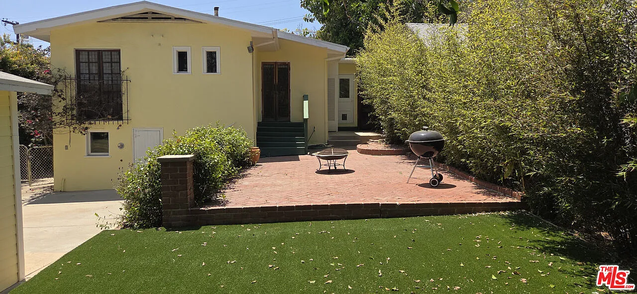 2 bed, 2.0 bath, 1270 sqft, $5,750 — Photo 3