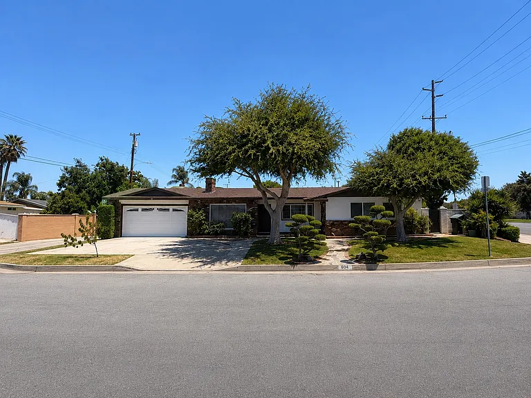 604 Perth Ave — Photo 1