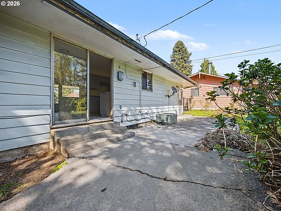 4th image of 10336 NE Russell Ct