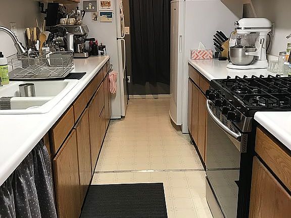 4th image of 1567 Garnet Ln