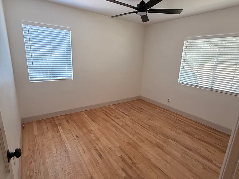 5418 Crebs Ave — Photo 11