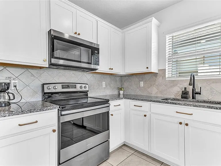 747 Citrus Isle Dr — Photo 25