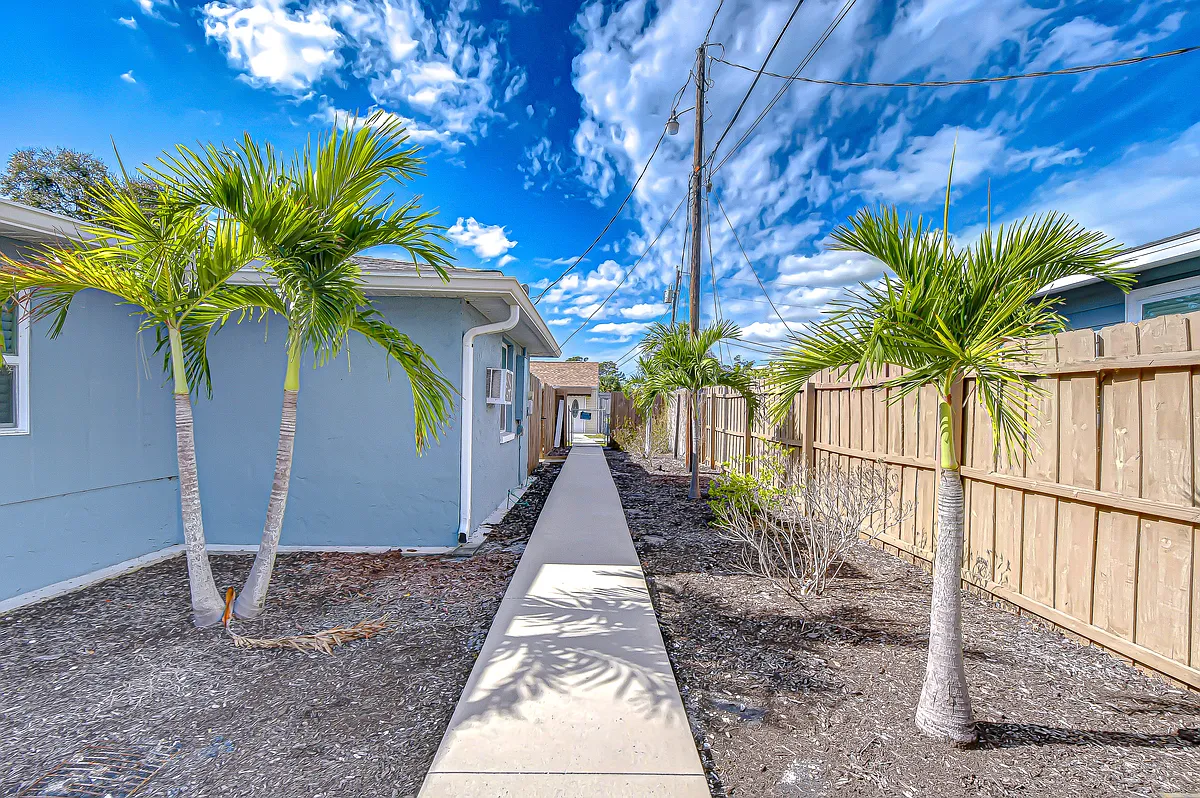 Photo 2 of 28 - 4444 17th St W #2 - Bradenton, FL Building Photo - 4444 17th St W #2
