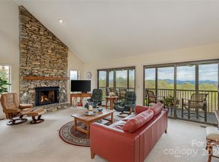 103 Fleetwood Plz, Hendersonville, NC 28739