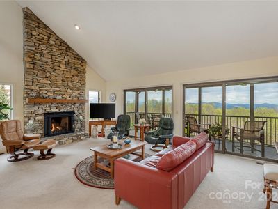 103 Fleetwood Plz, Hendersonville, NC, 28739