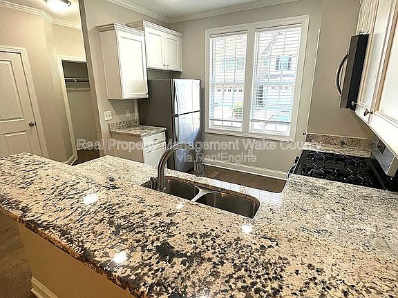 2nd image of 139 Cobalt Creek Way