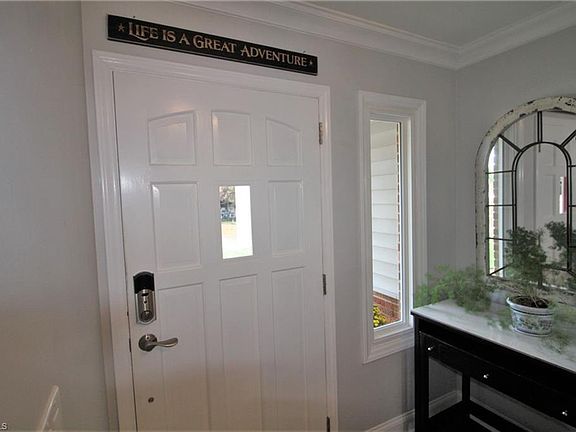 5th image of 104 Somerset Dr