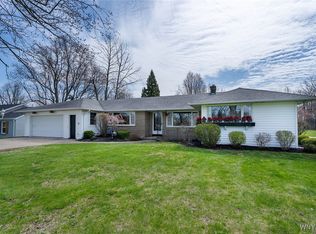 286 Creekside Dr, Tonawanda, NY 14150