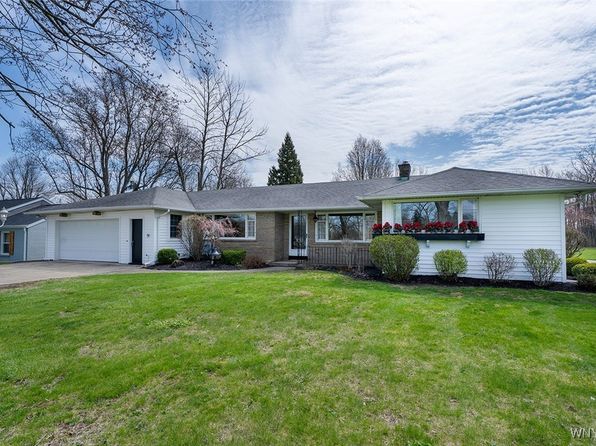 286 Creekside Dr, Tonawanda, NY 14150