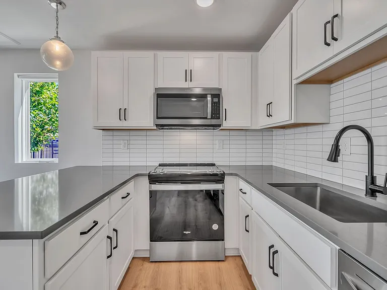 102 Duke St #17 — Photo 6