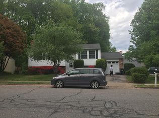 8464 Rainbow Bridge Ln, Springfield, VA 22153