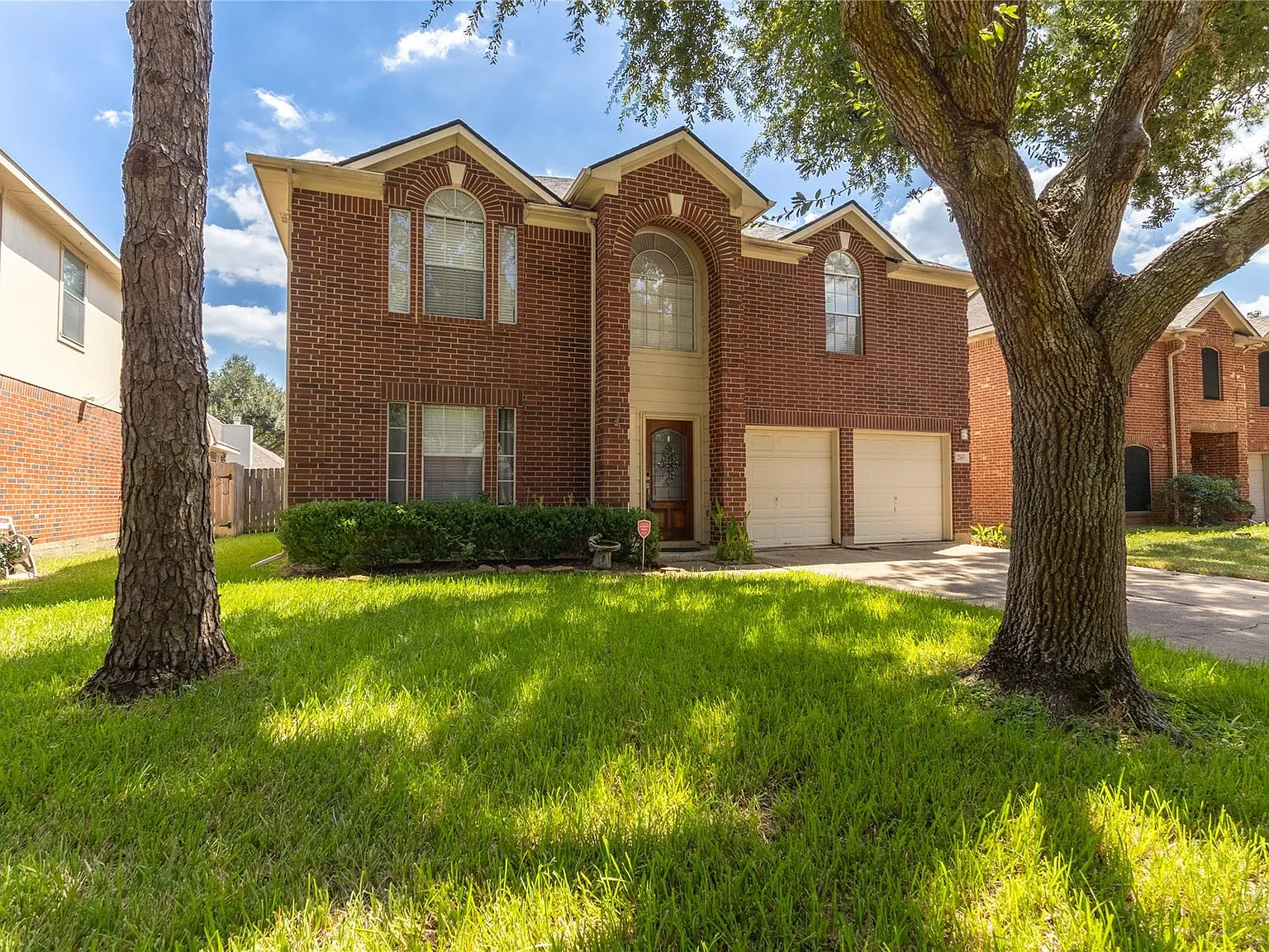 4 bed, 2.5 bath, 2634 sqft, $2,566 — Photo 1