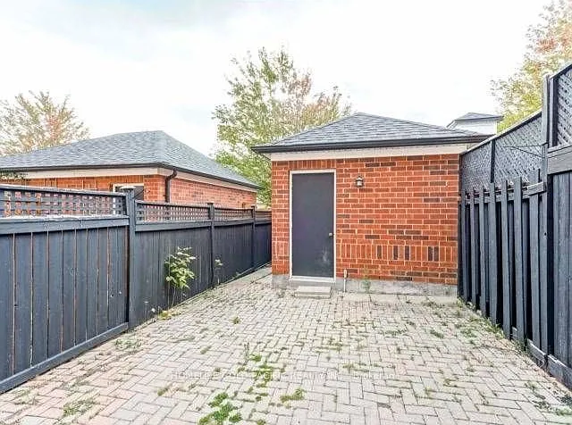 62 Baffin Ct — Photo 17