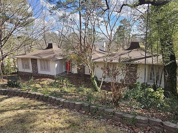 3rd image of 2624 Creekview Dr